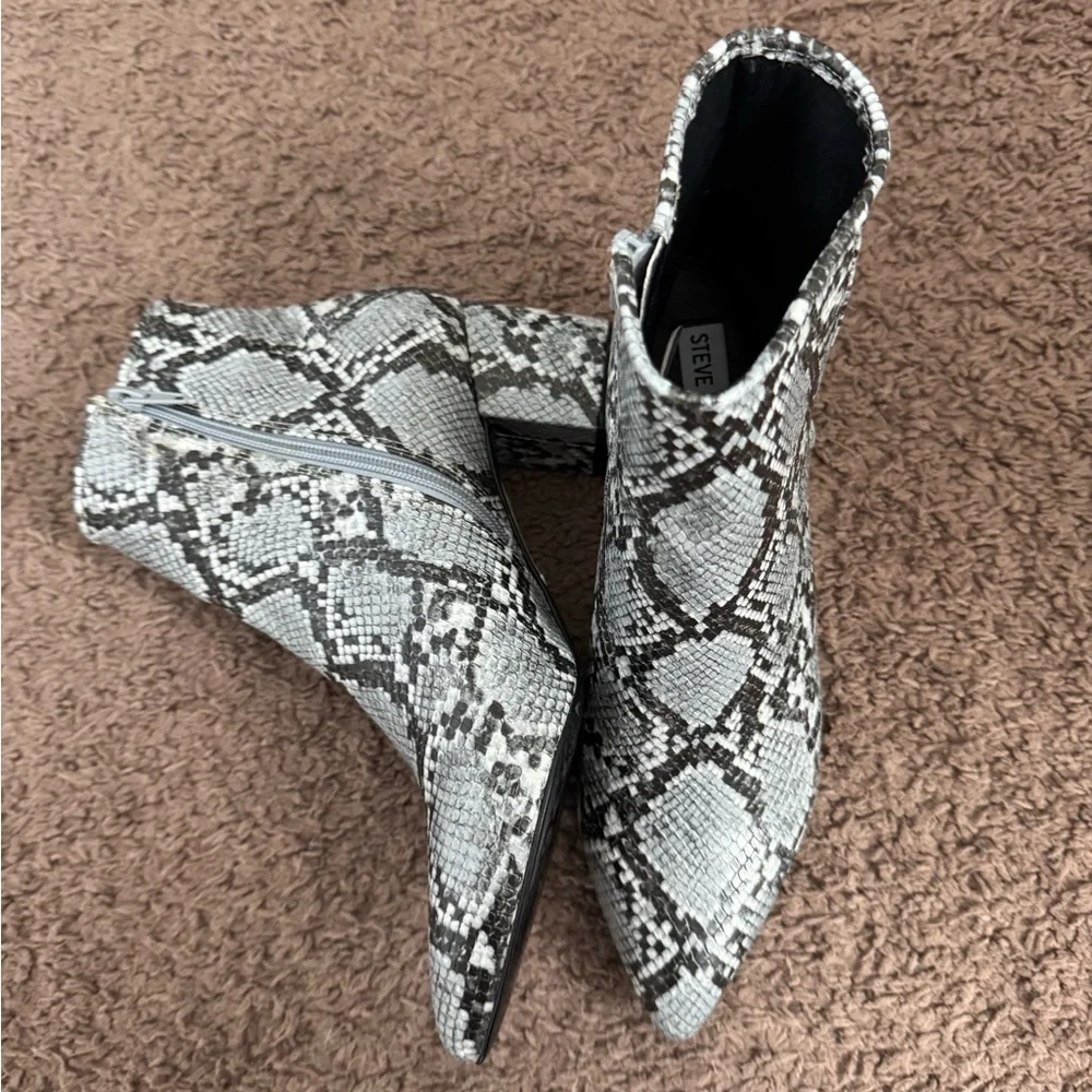 Steve Madden Banner Snakeskin Boots Booties Block Heel 2.5 Inches 8.5 NEW - Picture 8 of 10